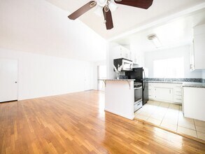 7245-51 Willoughby Ave in West Hollywood, CA - Building Photo - Building Photo