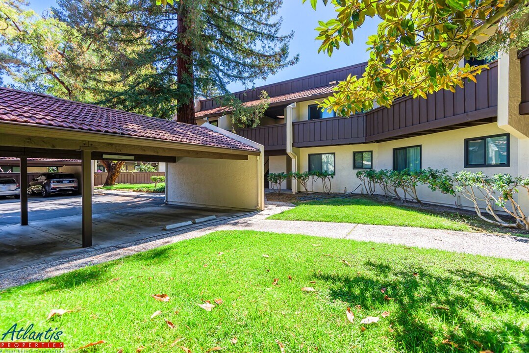 1001 E Evelyn Ave in Sunnyvale, CA - Building Photo