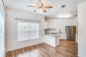 7415 Corian Park Dr in San Antonio, TX - Building Photo - Building Photo