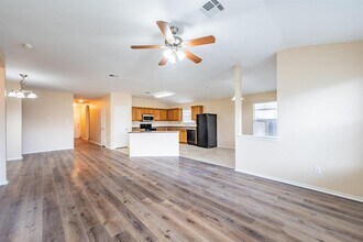 218 Mossy Rock Dr in Hutto, TX - Building Photo - Building Photo