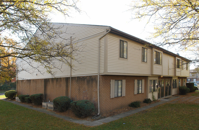 1651-1659 Harvester Ln in Columbus, OH - Foto de edificio - Building Photo