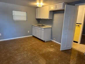 2252 Maple Ave, Unit #2 in Ft. Myers, FL - Foto de edificio - Building Photo