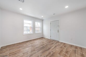 823 S 17th St in Newark, NJ - Building Photo - Building Photo