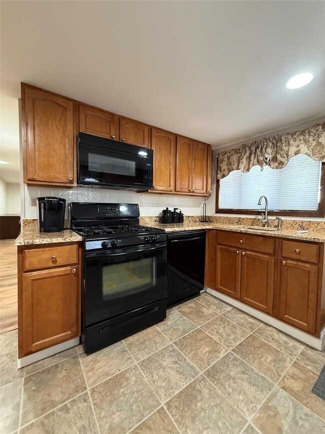 14 Violet Rd in Kings Park, NY - Building Photo - Building Photo