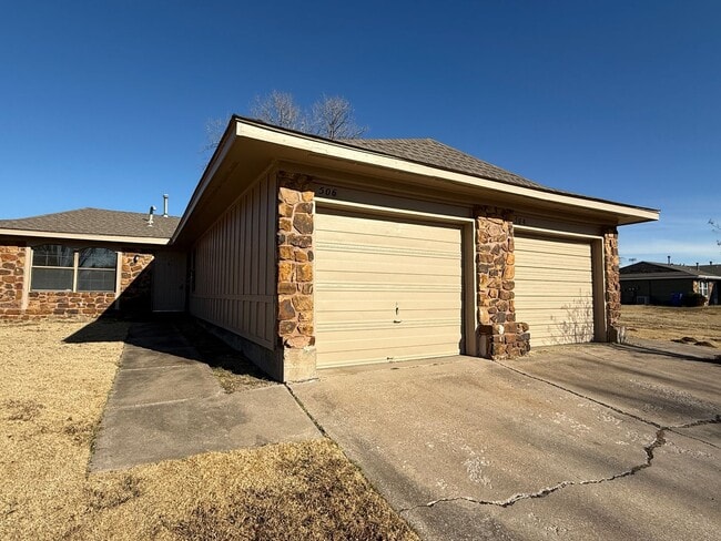 property at 506 W Quantico St