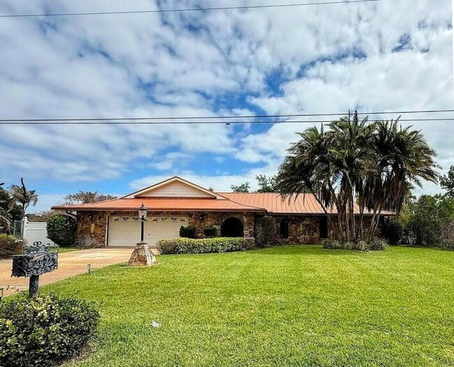 property at 465 SE Naranja Ave