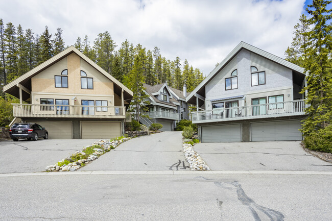 Alpine Meadows in Canmore, AB - Building Photo - Building Photo