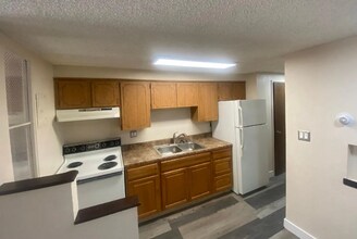 3300 S Clarkson St, Unit 102 in Englewood, CO - Foto de edificio - Building Photo