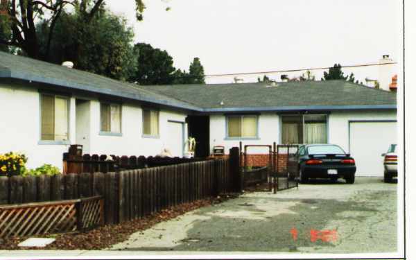 126-128 Kitto Dr in Mountain View, CA - Foto de edificio