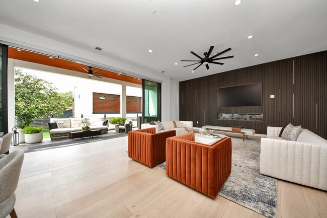 property at 5327 S Braeswood Blvd