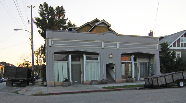 427 Clifton St in Oakland, CA - Foto de edificio - Building Photo