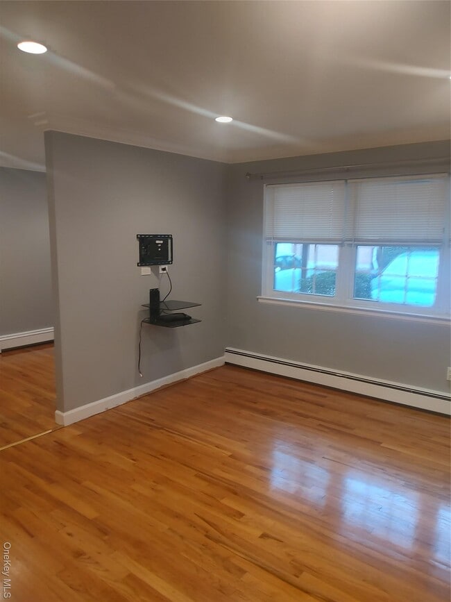 114 Nottingham Rd in Bedford Hills, NY - Building Photo - Building Photo