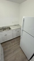 1875 W 56th St, Unit 113 Apartamentos