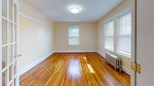 21 Frawley St, Unit 1 in Boston, MA - Foto de edificio - Building Photo