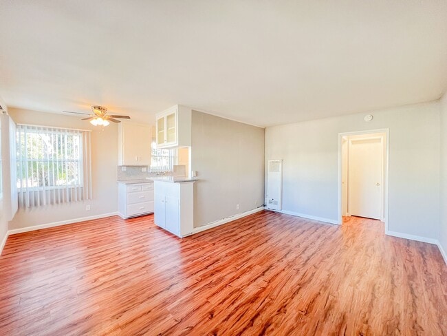 4640 E 4th St, Unit 4640