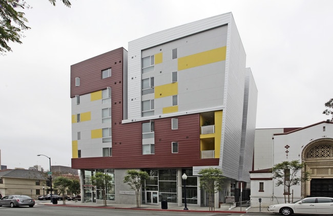 Cedar Gateway in San Diego, CA - Building Photo - Building Photo