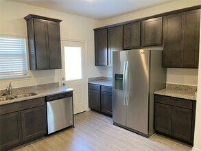 25560 Northpark Palm Dr in Porter, TX - Building Photo - Building Photo