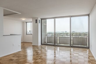 The Seasons Apartments in Bethesda, MD - Building Photo - Interior Photo