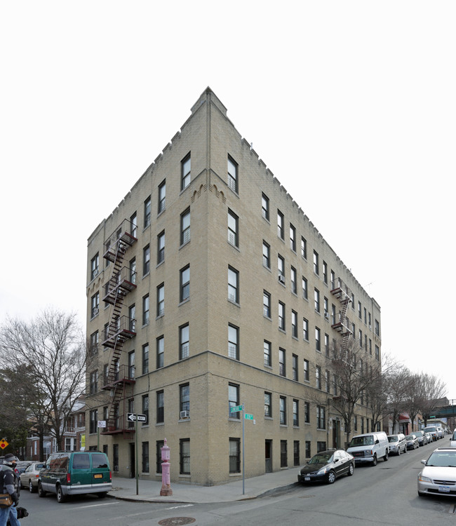 685 E 228th St in Bronx, NY - Building Photo - Building Photo