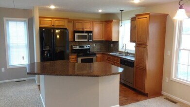 2612 Brook Cir in Manhattan, KS - Building Photo - Building Photo