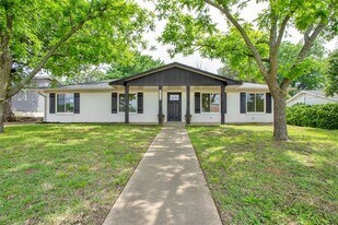 2910 W Crawford St in Denison, TX - Building Photo