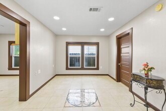 500 Walnut St in Tomball, TX - Building Photo - Building Photo