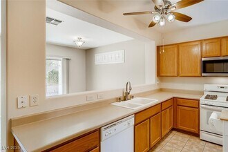 2336 Fossil Canyon Dr in Henderson, NV - Building Photo - Building Photo