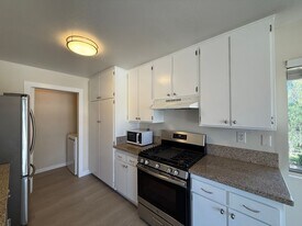 4212 Vista Del Rio Way in Oceanside, CA - Building Photo