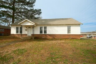 114 Carlton St in Martin, TN - Building Photo