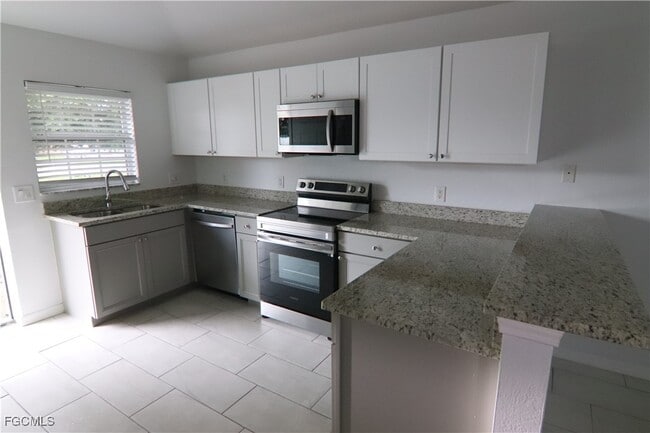 property at 2912 SE Santa Barbara Pl