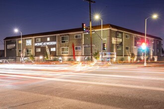 Mosaic at Western Apartments Homes in Torrance, CA - Foto de edificio - Building Photo