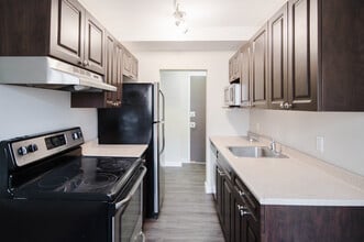 30 Hargrave Apartment in Winnipeg, MB - Building Photo - Building Photo