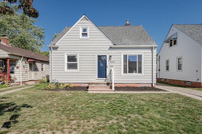 6006 Ridgewood Ave in Parma, OH - Building Photo - Building Photo