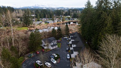 Lakeshore & Lakeview Townhomes in Lake Stevens, WA - Foto de edificio - Building Photo