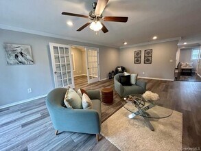 85 Overlook Dr in Farmingville, NY - Building Photo - Building Photo