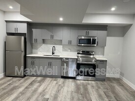 12901-1123A 123a St NW in Edmonton, AB - Building Photo
