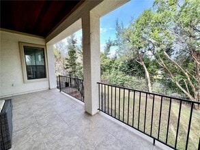 422 Indianwood Dr in Austin, TX - Foto de edificio - Building Photo