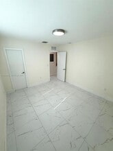 335 NW 32nd St in Oakland Park, FL - Building Photo - Building Photo