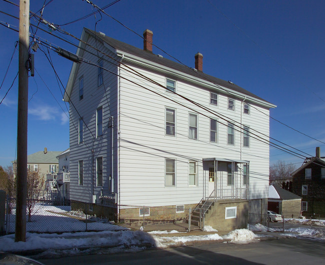 264 Tecumseh St in Fall River, MA - Foto de edificio - Building Photo