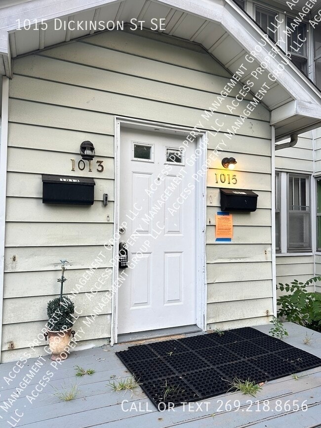 1015 Dickinson St SE in Grand Rapids, MI - Building Photo - Building Photo