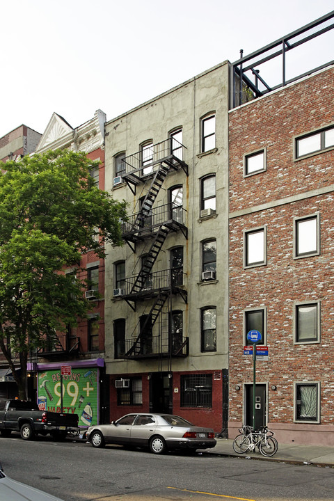 402 E Tenth St in New York, NY - Building Photo