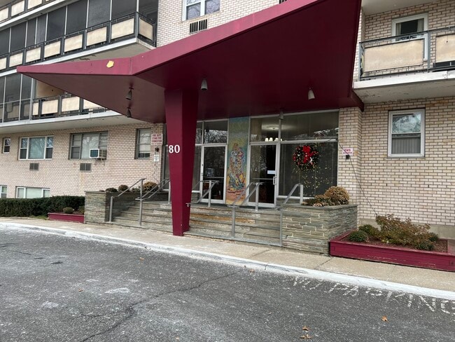 80 Cartright St in Bridgeport, CT - Foto de edificio - Building Photo