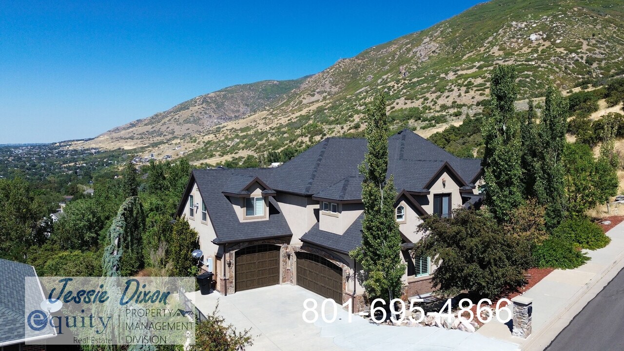 567 E Greystone Dr in Farmington, UT - Building Photo