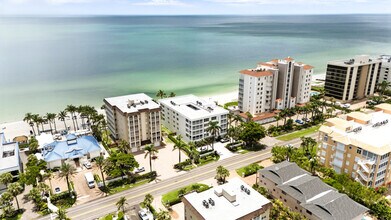 9517 Gulf Shore Dr in Naples, FL - Building Photo - Building Photo