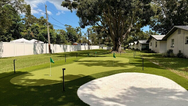 Waterside Village in St. Petersburg, FL - Foto de edificio - Building Photo