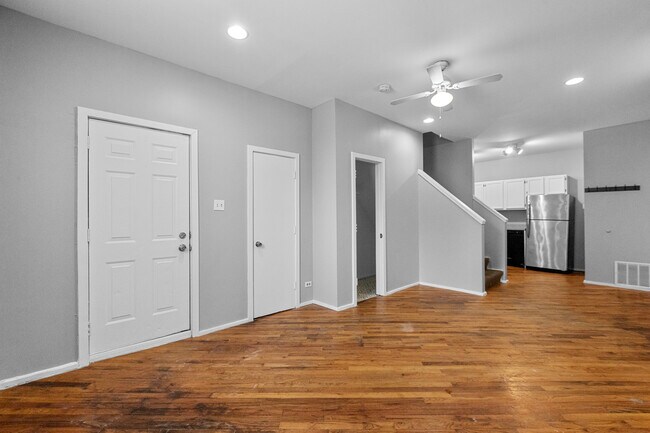 2315 W McLean Ave, Unit 1w in Chicago, IL - Building Photo - Building Photo