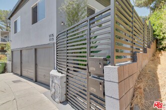 1775 College View Pl in Los Angeles, CA - Building Photo - Building Photo