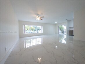 5400 NW 18th St in Lauderhill, FL - Building Photo - Building Photo