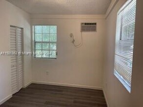 550 NW 1st St-Unit -2 in Miami, FL - Building Photo - Building Photo