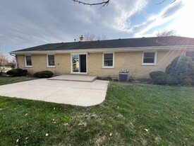 6 W Cypress St in Arlington Heights, IL - Building Photo - Building Photo